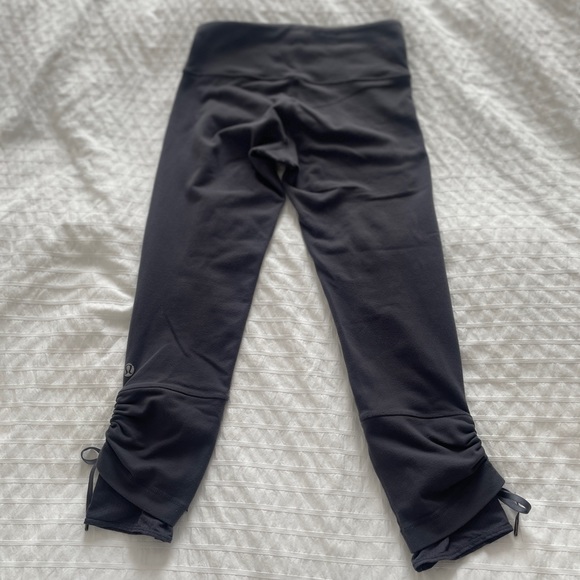 Luluemon Gray yoga crops. Size 4 Mesh layer at hem with drawstring to customize. - Picture 2 of 5